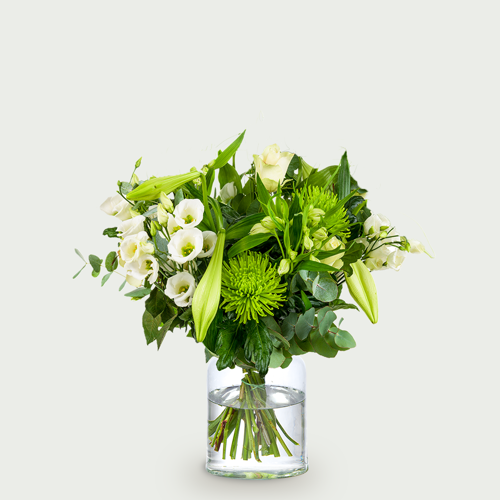 Bouquet white flowers klein